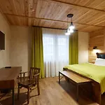 Otel Ganz & 4*