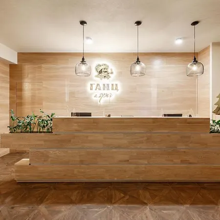 Ganz & מלון בוקובל