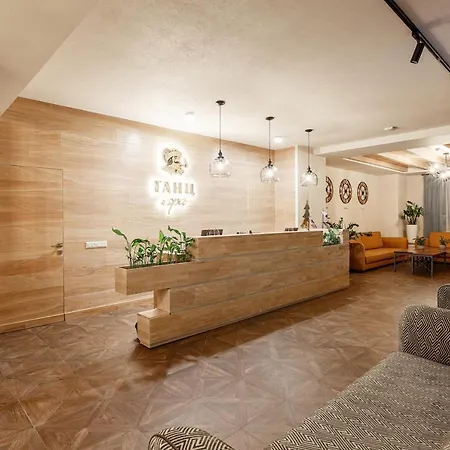 Ganz & מלון בוקובל