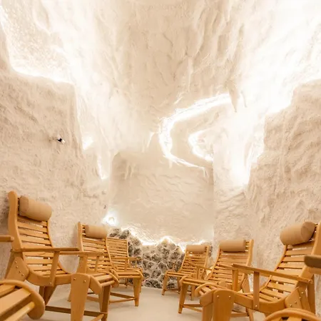 Ganz & מלון בוקובל