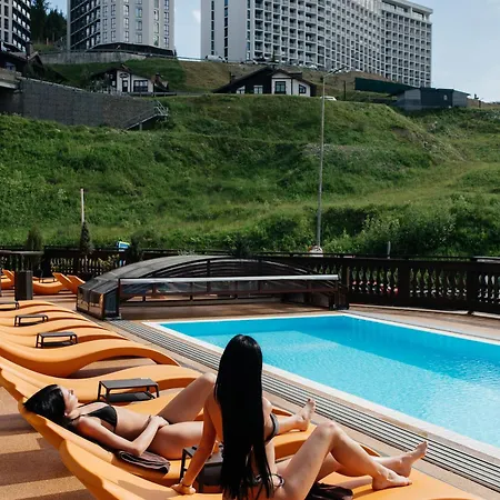 Ganz & 4* בוקובל