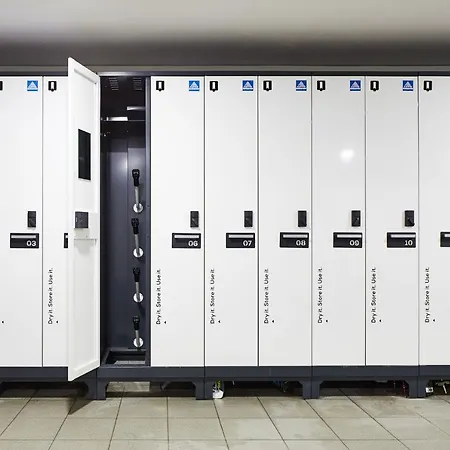 Ganz & מלון בוקובל