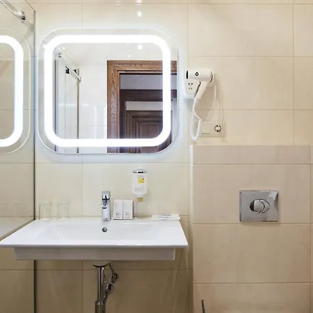 Ganz & מלון בוקובל